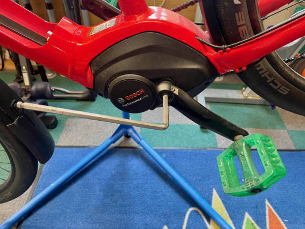 Using an 8mm hex key to remove the crank bolt.